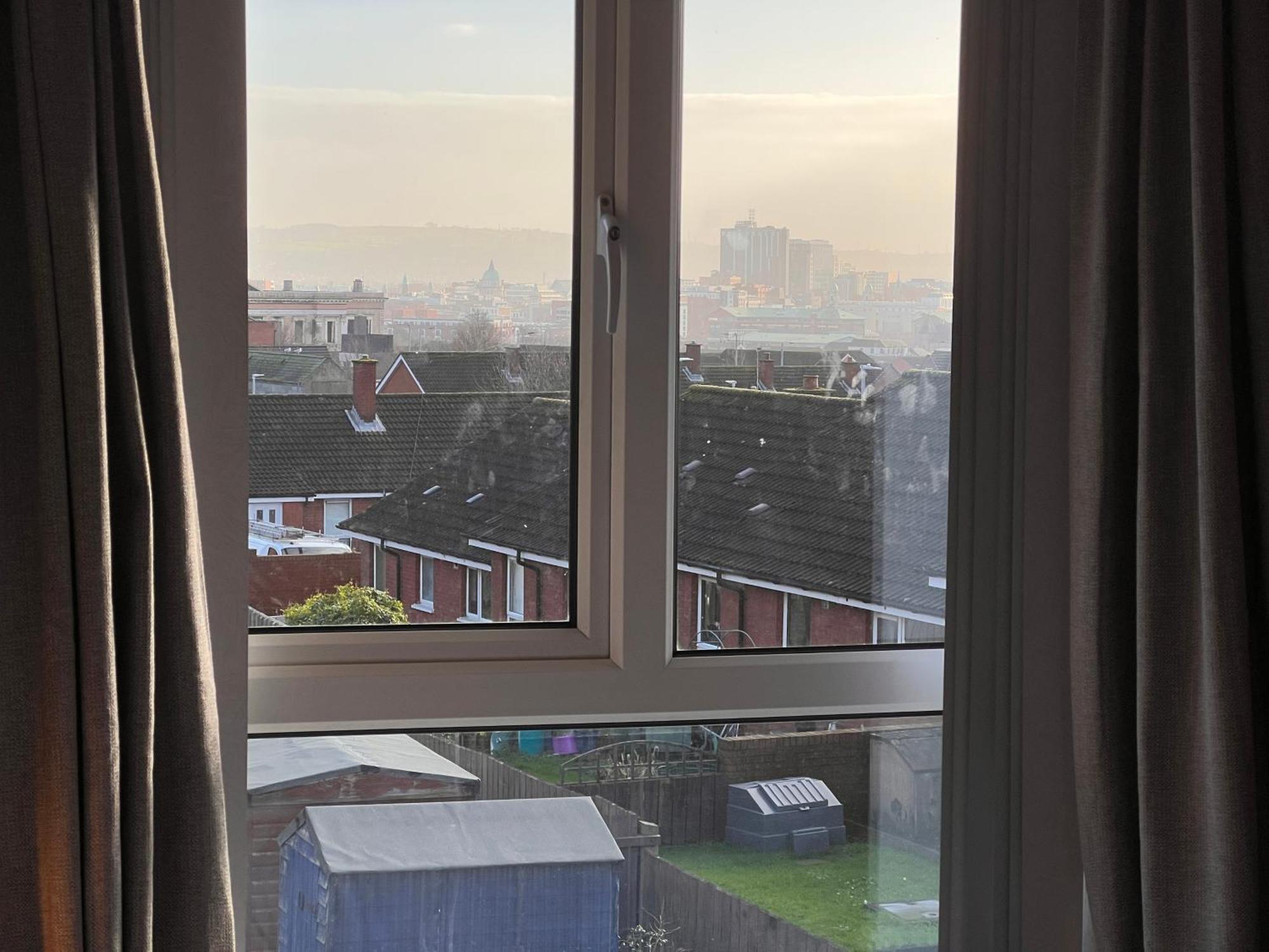3 Bedroom House Near City Centre ベルファスト エクステリア 写真